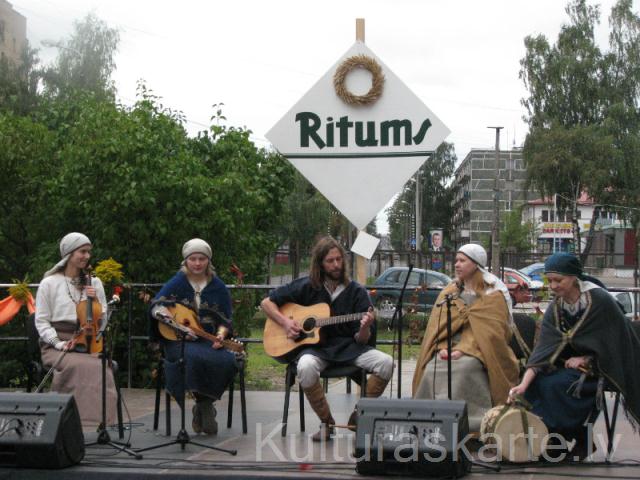 Folkloras kopa "Lāns"